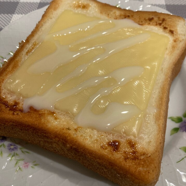練乳とチーズのトースト